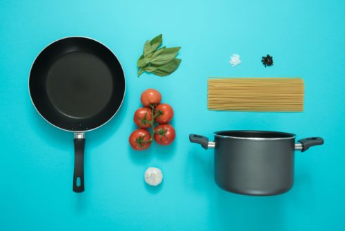 Leg alles klaar wat je nodig hebt, van pannen tot ingrediënten!